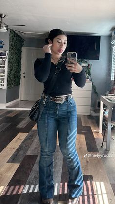 Western Outfits With Black Boots, Mexican Fall Outfits, Simple Vaquera Outfits, Jaripeo Outfits Plus Size, Western Modest Outfits, Rancho Outfit Mexican, Jaripeo Outfits Mexican Women, Vaquera Outfit Mexican Women