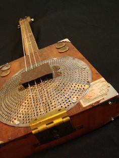 an old musical instrument is sitting on a table