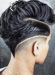 Mullet Modern, 2017 Hair Trends, Mullet Women, Shaved Hair Designs, Women Mullet, Girl Mullet, Modern Mullet, Hair Tattoos, Hairstyle Women