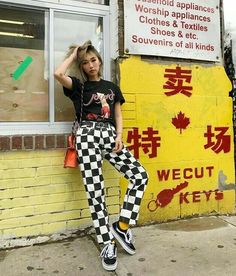 Find More at => http://feedproxy.google.com/~r/amazingoutfits/~3/Dj7xNWxGdo4/AmazingOutfits.page Pants Outfit, Look Cool, 90s Fashion, Passion For Fashion, Baby Fashion, Harajuku, Toronto