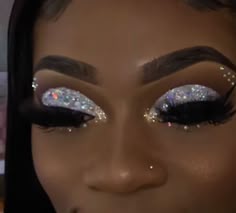 (ad) Stunning Makeup Ideas for Beautiful Black Women Glitter Make Up Looks For Black Women, Full Glam Makeup Looks Black Women Glitter, Baddie Birthday Makeup, Glitter Prom Makeup, Eye Makeup Prom, Makeup Ideas Prom, Maquillage Yeux Cut Crease