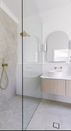 Ensuite Ideas, House Renovation Design, Deck Railing Ideas, Main Bathroom Ideas, New House Bathroom, Bathroom Ensuite, White Bathroom Designs, Railing Ideas, Bathroom Inspiration Modern