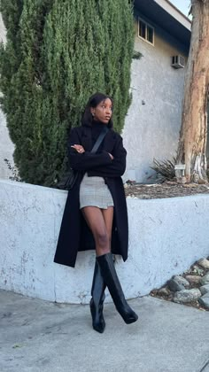 Black Boots And Stockings Outfit, Fall Fashion Black Boots, Black Leather Calf Boots Outfit, Work Outfits With Tall Boots, Knee Boots Casual Outfits, High Knee Heels Outfit, Long Heeled Boots Outfit, Leather Heel Boots Outfits, Styling Calf High Boots