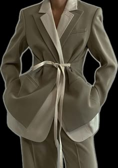 Woman Suit Fashion, Moda Vintage, 가을 패션, Suit Fashion, Mode Inspiration, Looks Vintage, Fashion Details, Look Fashion, Modest Fashion