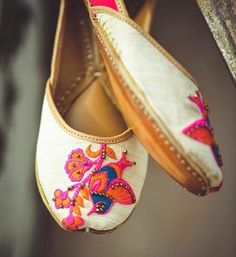 Indian Jutti, Golden Bird, Flower Girl Shoes, Heels Classy, Eid Collection