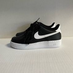 Nike Air Force 1 One Low Gs Black Pebbled Leather White Ct3839-002 7y= Women 8.5 Nike Air Force 1 Low-top Black With Contrast Sole, Air Force One Outfit, Nike Black Shoes, Black Shoes For Women, Shoes Nike Air Force, White Air Forces, Black Nike Shoes, Nike Style, Shoes Nike Air