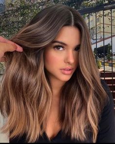 2024 Spring Hair Color Trends for Brunettes: Caramel, Balayage, and More Rambut Brunette, Bronde Balayage, Brown Hair Inspo, Brunette Hair With Highlights, Spring Hair Color, Brunette Balayage Hair, Brown Hair Balayage, Balayage Brunette, Spring Hairstyles