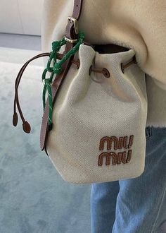 Picknick Outfit, Manado, White Bag, Handbag Accessories, Fashion Item, Miu Miu, Luxury Branding, Purses And Handbags