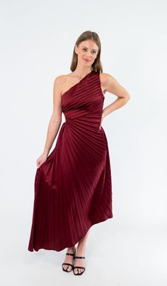 One shoulder Side cut out Asymmetrical cut Lined/non-sheer Zipper on side 97% Polyester; 3% Spandex SIZES: SMALL MEDIUM LARGE This Burgundy Pleated Midi Dress is the perfect choice for any wedding celebration. It features a simple yet classic style with delicate pleats and a midi length, offering a timeless piece that can be dressed up or down for any event. With its sophisticated design, you'll be sure to make an elegant statement. SIZE XS S M L XL 2XL 3XL FITS A SIZE 00-0 2-4 6-8 10-12 14-16 1 Burgundy Midi Dress, Asymmetrical Cut, Side Cuts, Pleated Midi Dress, Wedding Celebration, Sophisticated Design, Celebrity Weddings, Timeless Pieces, Midi Length