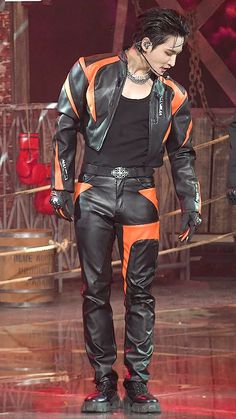 Ateez Bouncy Seonghwa, Ateez Performance Outfit, Ateez Cyberpunk Outfit, Seonghwa Muscles, Seonghwa Outfit Inspired, Ateez Crazy Form Outfits