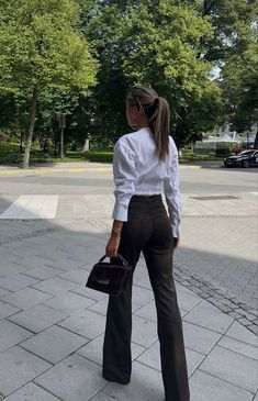 Casual Classy Outfits Autumn, Vest Tops Outfits, Work Outfits Lawyer, Work Outfit Business, Formal Smart Outfits Woman, Luxury Business Outfits, Office Cute Outfit, Formal Workwear Women, Professional Girl Aesthetic