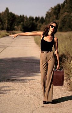 High Waisted Pants Outfit, Realistic Goals, Office Outfits Women, Looks Street Style, Outfit Trends, Street Style Inspiration, Mode Inspo, Work Outfits Women