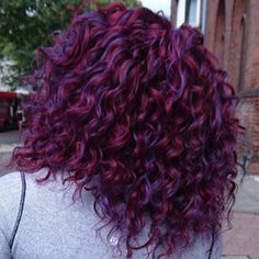 Hairstyles Colour, Purple Curly Hair, Curly Hair Designs, Ombre Curly Hair, Maroon Hair, Hair Color Burgundy, Dyed Natural Hair