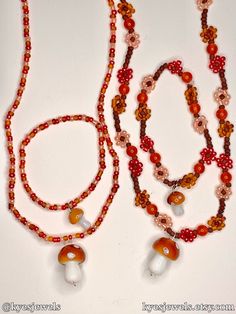 autumn collection -ˋˏ ༻❁༺ ˎˊ- choose between two different styles in either a bracelet or necklace. each comes with one glass mushroom! ✩ made of seed beads, elastic, a glass mushroom and dyed fire agate ✩ length is customizable, choose at checkout ✩ this product goes well with autumn/cottagecore outfits! perfect for the autumn vibe, but it's good for any nature lover. ✩ post a picture of you wearing our jewelry on instagram and tag us for a shoutout! @kyesjewels how to order ❀︵︵✦ ✩ this product comes in a bracelet or a necklace. choose which one you want at checkout, along with your desired length ✩ choose what style you want. see the fourth last image for the style options ✩ each piece comes with a glass mushroom no matter your style choice ✩ IMPORTANT NOTICE: this necklace is made with Fall Beaded Jewelry Ideas, Fall Beaded Jewelry Diy, Cottagecore Beaded Jewelry, Fall Necklaces Diy, Cute Fall Jewelry, Mushroom Bead Jewelry, Autumn Gift Ideas, Autumn Beaded Necklace, Autumn Necklace Fall Jewelry