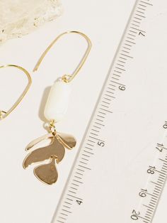 How pretty are the Gold Leaf Drop Earrings? These would be so fun on a beach vacay or poolside! 1.75" Long Desk Stickers, Beach Vacay, Planner Notepad, Play Shop, Bath Candles, The Gold, Stationery Set, Earring Necklace, Accessories Earrings