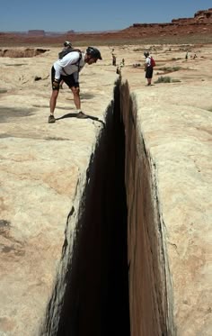 'black Crack', White Rim Trail, Canyonlands National Park : pics Hole In The Ground, Canyonlands National Park, Vacation Spots, Travel Usa, Wonders Of The World, Other People, Places To See