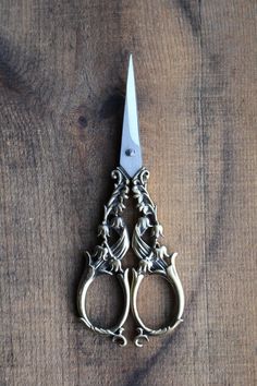 Tulip Garden Embroidery Scissors • Antique Gold and Copper Vintage Style Quilting Scissors • Beautiful Sewing Gift or Quilting Gift Garden Embroidery, Tulip Garden, Garden Scissors, Sewing Basket, Sewing Essentials, Tulips Garden, Knitting Bag, Knitting Tools