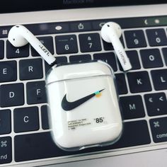 airpods nike case offwhite doormat 60x40 airs kiss cm style White Jordans, Airpods Case, Apple Airpods, Women Trends, Beauty Fashion, Protective Cases, Air Jordans, Behind The Scenes, Oregon