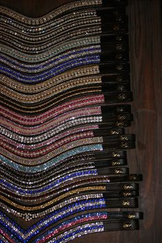 many rows of bracelets are stacked on top of each other in the shape of a wave