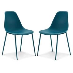 If you're looking for a sophisticated seat with urban appeal, look no further than the Isla Chair. Crafted of high-quality polypropylene in a powder-coated metal finish with a scooped seat and slender legs, the Isla is brimming with contemporary flair. Whether positioned behind a desk, grouped around a modern-style dining table or perched on a patio for open-air cocktails, this durable seat is sure to draw oohs and aahs from any crowd. Color: Ocean Teal. Black Metal Dining Chairs, Poly And Bark, Poly & Bark, Plastic Dining Chairs, Metal Dining Chairs, Contemporary Dining Chairs, Pistachio Green, Chair Types, Main Event