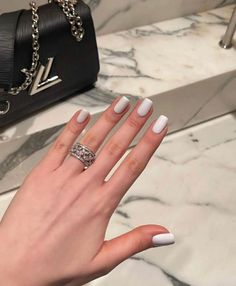 Harry Styles Nails, Subtle Nails, Minimal Nails, Casual Nails, Tropical Summer, Neutral Nails, Square Acrylic Nails, Fashion Mistakes, Chic Nails