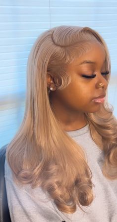 Honey Blonde Hair Lace Frontal, Honey Blonde Side Part Wig, Blonde Hairstyles For Prom, Honey Blonde Wig Styles, Honey Blonde Wig Install, Ash Blonde Side Part Black Women, Lace Fronts On Black Women, Honey Blonde Hair On Black Women Wig, Blonde Middle Part Wig Black Women