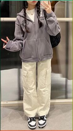 Ragstock Outfits, Baggy Clothes For Winter, Tomboy Winter Outfits Casual, Lazy Core Outfits, Minimalist Outfits Women Aesthetic, Cute Outfits With Baggy Pants, Uniqlo Aesthetic Outfit, Baggy Acubi Fashion, Preppy Baggy Outfits