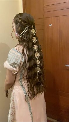 Mehndi Function Hairstyles, Long Choti Hairstyle, Desi Hair Accessories, Hairstyles For Mehendi Function, Mehndi Hairstyles Bridesmaid, Desi Hairstyles For Long Hair, Hairstyle For Wedding Function, Nikah Wishes, Mehendi Hair