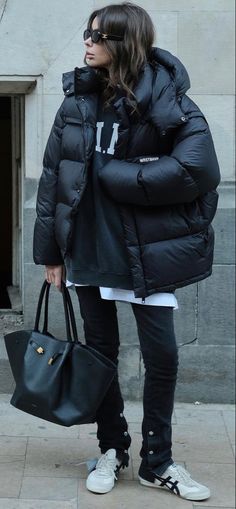 Street Style 2023, Green Puffer, Style 2023, Puffer Coat, 2023 2024, Down Jacket, Winter Fashion