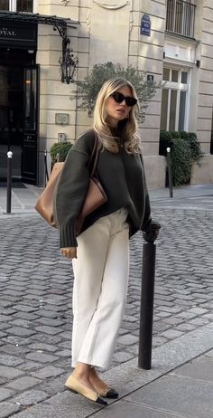 Trends 2025, Fall Chic, Transition Outfits, Fall Fashion Trends, Knit Outfit, Mode Inspiration, Winter Fashion Outfits, Street Style Outfit