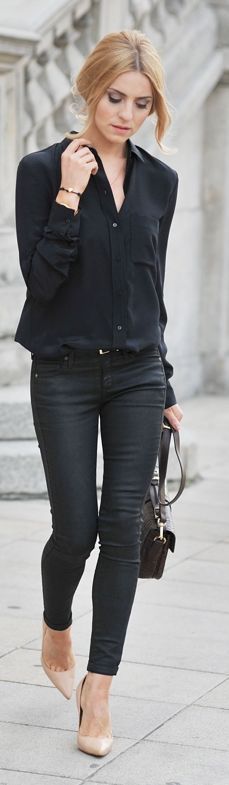 Chic In The City- Zara Black Women's Classic Button Up by Make Life Easier ~ 50 Great Fall Outfits On The Street - Style Estate - Street Chic Outfits, Outfit Nero, Mode Tips, Style Casual Chic, Woman In Black, Casual Chique, Moda Chic, All Black Outfit