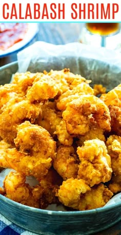 there is a bowl full of fried food with the words, how to make calabash shrimp