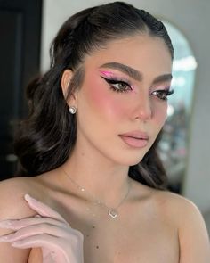 Makeup Rosado, Makeup Rosa, Walks Outside, Pink Eyeliner, Makeup Morphe, Rhinestone Makeup, Eyeliner Eyeshadow, Eyelashes Makeup