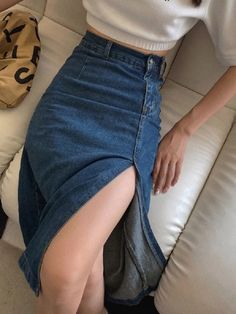 Jeans Recycle, Midi Jean Skirt, Skirt Tulle, Midi Jeans, Denim Skirt Outfits, Body Wrap, Rock Outfit, Denim Skirt Women, Half Skirt