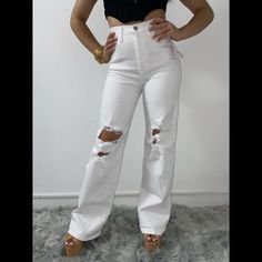 Vibrant White Wide Leg Jean True To Size | 1 3 5 7 Check Out Our Ig: @V.Boutiquepr White Wide Leg Jeans, Womens Boyfriend Jeans, Cut Out Jeans, Black Flare Jeans, Frayed Hem Jeans, Jean Color, High Rise Mom Jeans, Cute Jeans, Dark Wash Denim