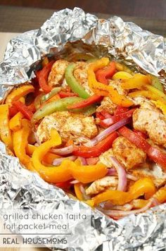 chicken fajita foil packet - meal with red peppers and yellow bell peppers in it