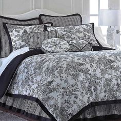 black and white bedding in a bedroom