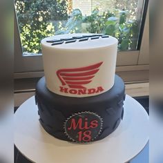 #honda #huellas #eventos Bakery Party, Honda Vtec, Outdoor Fire Pit Designs, Motos Honda, 19th Birthday, Fire Pit Designs