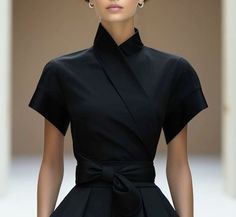 Elegant Black Dress Classy, Couture Dress, Crepe Dress, Wool Dress, Silk Crepe, Looks Style, Mode Inspiration, Look Fashion, Classy Outfits