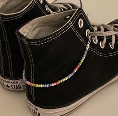 Converse Bracelet, Converse Beads, Sneaker Diy, Shoe Charms Diy, قلادات متدلية, Common Thread