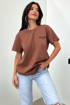 You cant go wrong with the Series 6 Tee! A basic, oversized must have! Featuring short sleeves, a round neckline, a 'THATSSOFETCH' logo on the front and back and a relaxed fit. Pair her with bike shorts and some white sneakers for an effortlessly cute look! FABRICATION: 60% Polyester / 40% Cotton SIZING: Crystal's height is 162cm and wears a size AU6/US2 Brown Tshirt Outfit, Crop Outerwear, Orange Swimwear, Green Swimwear, Summer Formal Dresses, Red Swimwear, Lounge Sweater, White Swimwear, Blue Swimwear