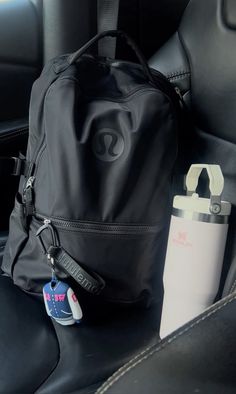 #lululemon #backpack Essentials For Backpack, Lululemon Backpack Black, Lululemon Backpack Pink, Lulu Backpack Aesthetic, Lululemon New Crew Backpack, Gym Backpack Aesthetic, Lululemon Bookbag, Lululemon Backpack Aesthetic, Backpack Inspo School