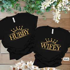 Celebrate your love with our charming couples shirts! These "Wifey " and "Hubby" tees are perfect for newlyweds, honeymoon trips, or just relaxing together. Made from premium soft cotton, these matching shirts ensure comfort and style. 𝗛𝗢𝗪 𝗧𝗢 𝗢𝗥𝗗𝗘𝗥? 𝟏. Select the shirt 𝗦𝘁𝘆𝗹𝗲 2. Select the 𝗦𝗶𝘇𝗲 3. Select the shirt color 4. Select the quantity, 5. Click 𝗔𝗗𝗗 𝗧𝗢 𝗖𝗔𝗥𝗧. If you want to buy more than one, please go back to the listing and repeat the steps. "If you have any q Wifey Sweatshirt, Marriage Anniversary, Husband Shirts, Matching Couples