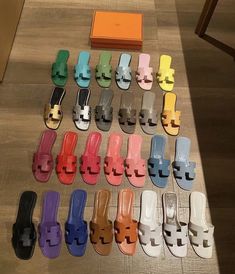 Hermes Slippers, Ladies Slides, Blue Onyx, Sandals Outfit, Hermes Shoes, Designer Slippers, Beach Slippers