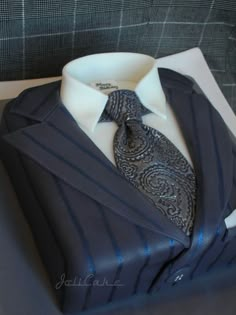 a cake that looks like a suit and tie