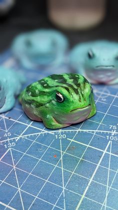 Watermelon toad cute miniature figurine Witch Miniatures, Toad Sculpture, Frog Anatomy, Frog And Toad Are Friends, Meme Frog, Frog Bucket Hat, Tiny Animals, Mixed Media Diy, Clay Inspo