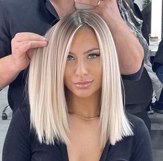 Long Bob Hairstyles Platinum Blonde, Blonde Hair With Roots, Icy Blonde Hair, Cool Blonde Hair, Fall Blonde