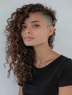 This style works well for women who prefer a low-maintenance yet stylish look. The undercut showcases a clean, sharp line around the sides while the curls on top offer a soft, natural texture. Long Curly Hair Shaved Side, Curly Hair Shaved Sides Woman, Undercut Curly Hair Woman, Low Maintenance Curly Hairstyles, Long Curly Undercut, Curly Haircuts Ideas, Curly Hair Shaved Side, Curly Hair Undercut, Long Hair Looks