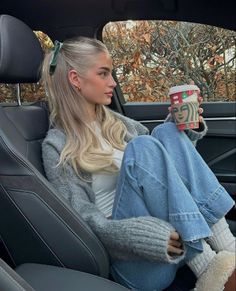 Camping In The Cold Outfits, Colorado Looks, Adorable Winter Outfits, Nicer Casual Outfit, Leggings And Tee Outfit, Fall Outfits Blonde Hair, Comfy Fancy Outfits, La Style Outfits Los Angeles Winter, Winter Date Ideas Outfit