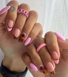 Gel Long Nails Ideas, Pink Themed Acrylic Nails, Pink Simple Design Nails, Vacation Spring Nails, Bright Funky Nail Designs, Tourist Nails, Spring Nails Aesthetic Simple, Bougie Nails Designs, Unique Colorful Nails